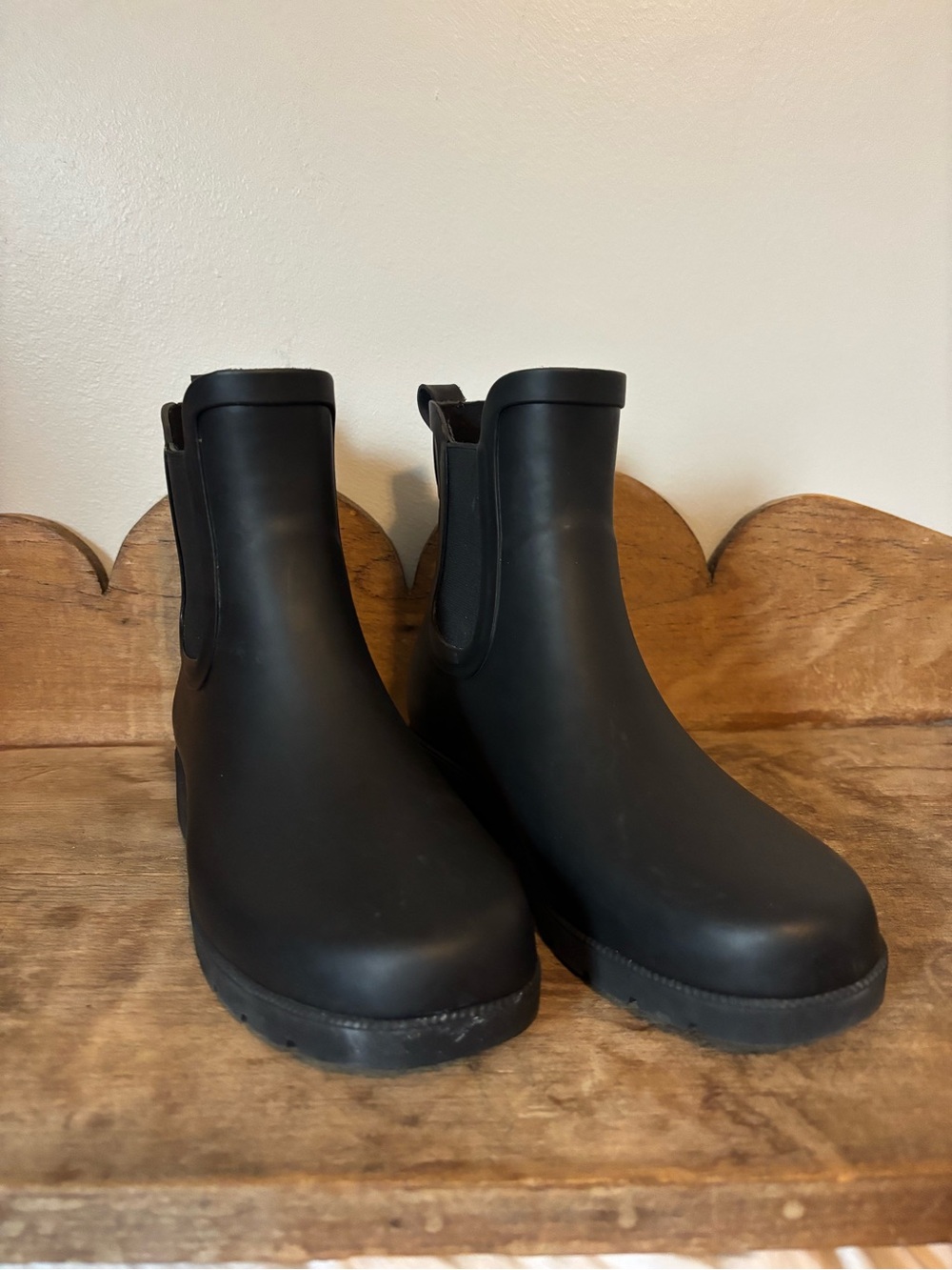 Eddie Bauer Matte Black Chelsea Rain Booties